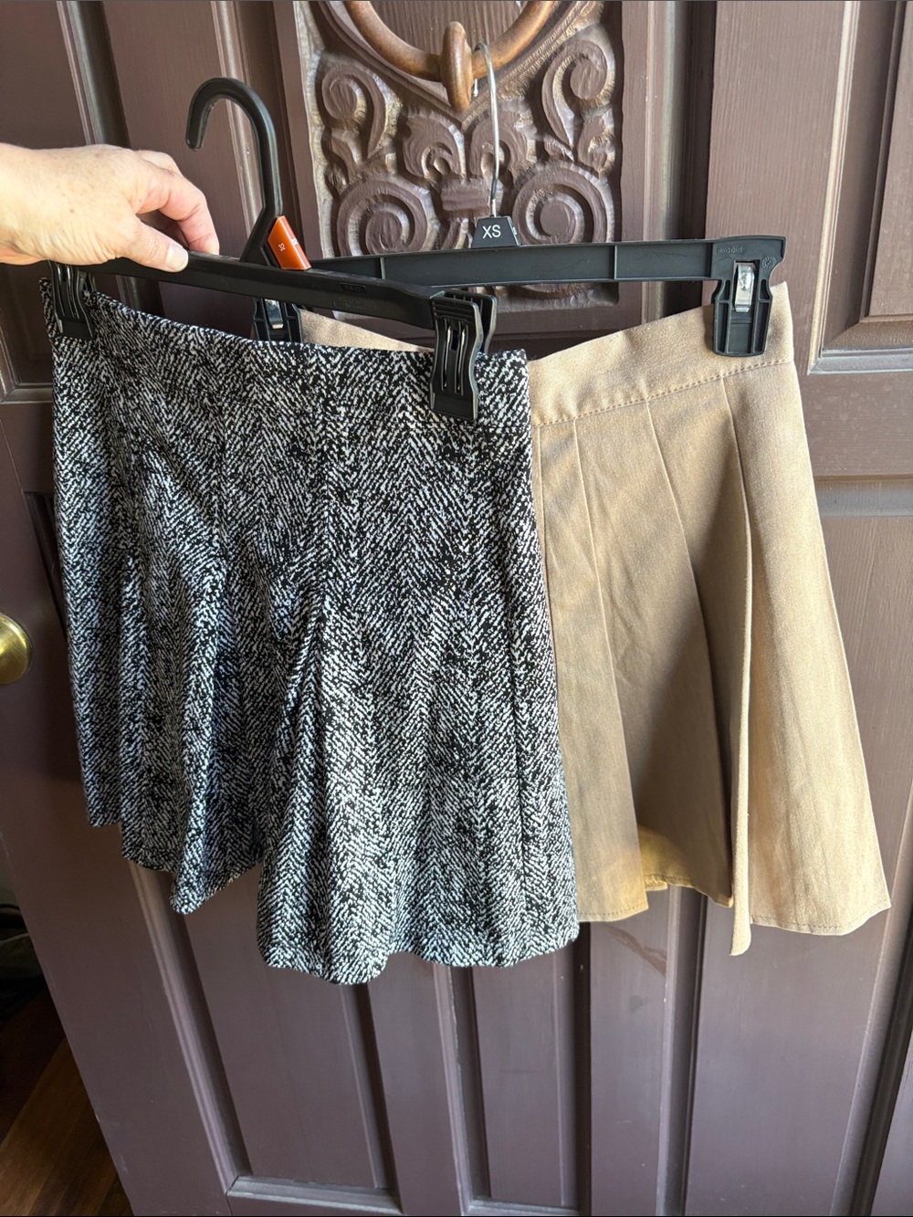 2 FOR 1 - Women’s Two-Tone Pleated Skirt Duo - Black/White Herringbone & Tan